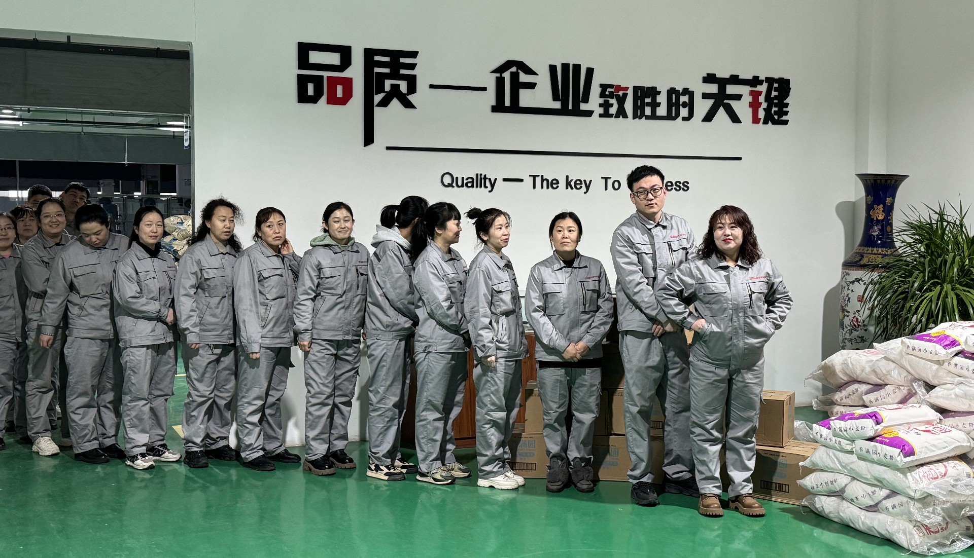 1718170187195149.jpg 边芬芬拍照10.jpg
