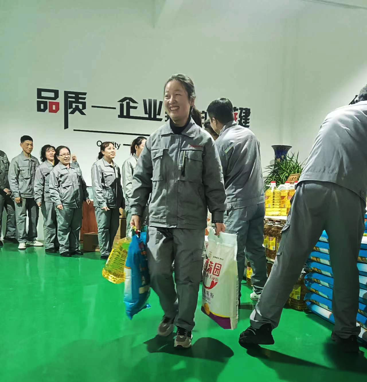 1718170281112471.jpg 张颜颜拍照2.jpg