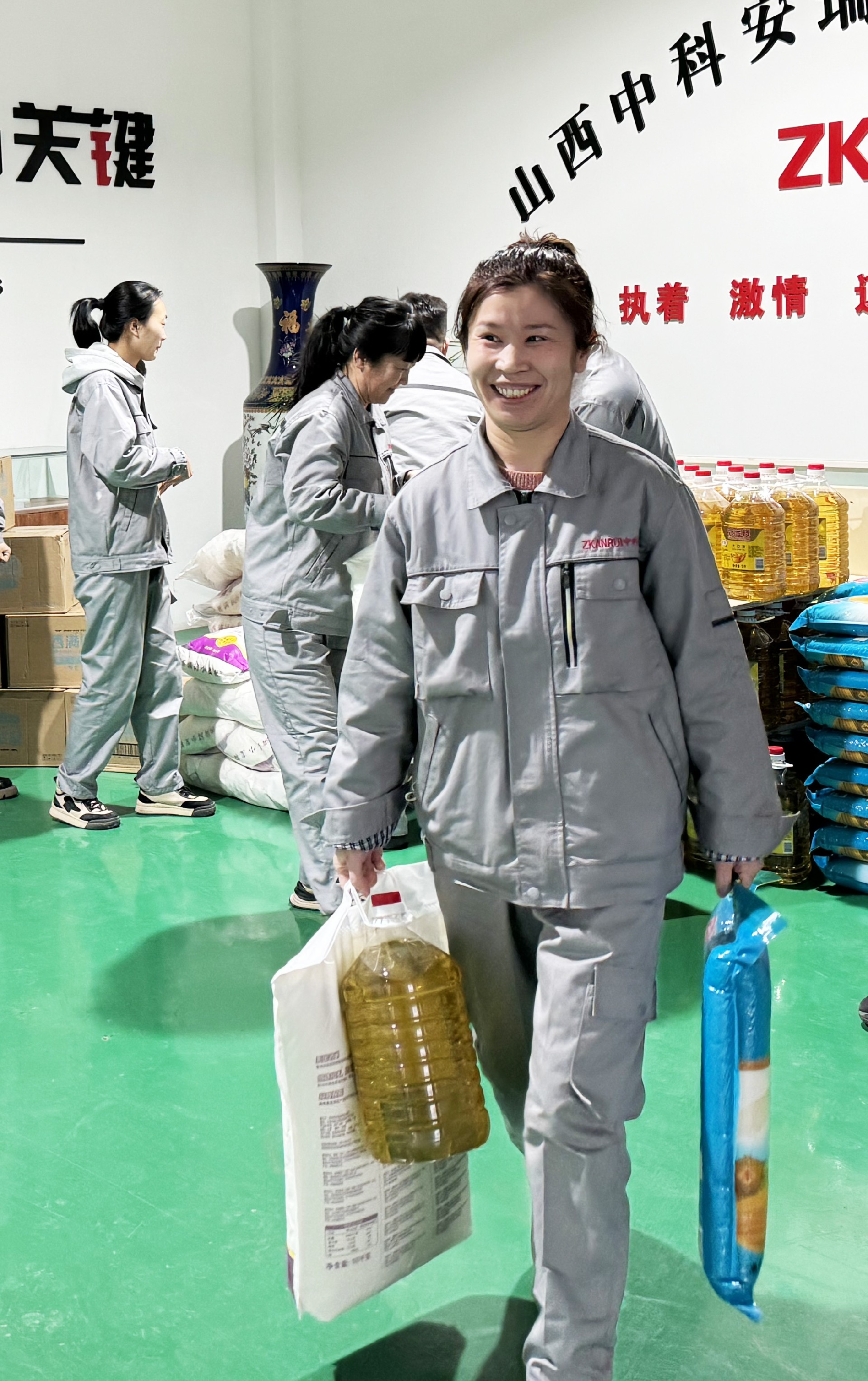 1718170327201967.jpg 边芬芬拍照13.jpg