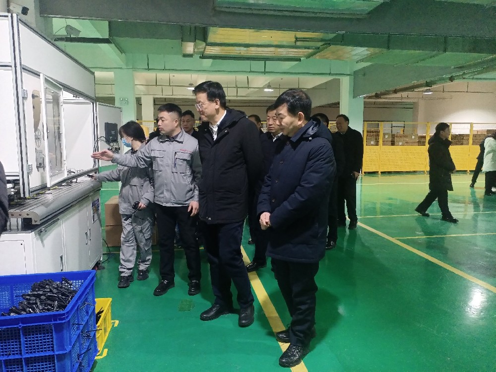 He Tiantian, deputy director of the Standing Committee of the Shanxi Provincial People's Congress, led a team to Shanxi Zhongke Anrui for a visit and research.